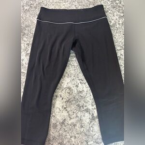 Lululemon size 8 cropped leggings
